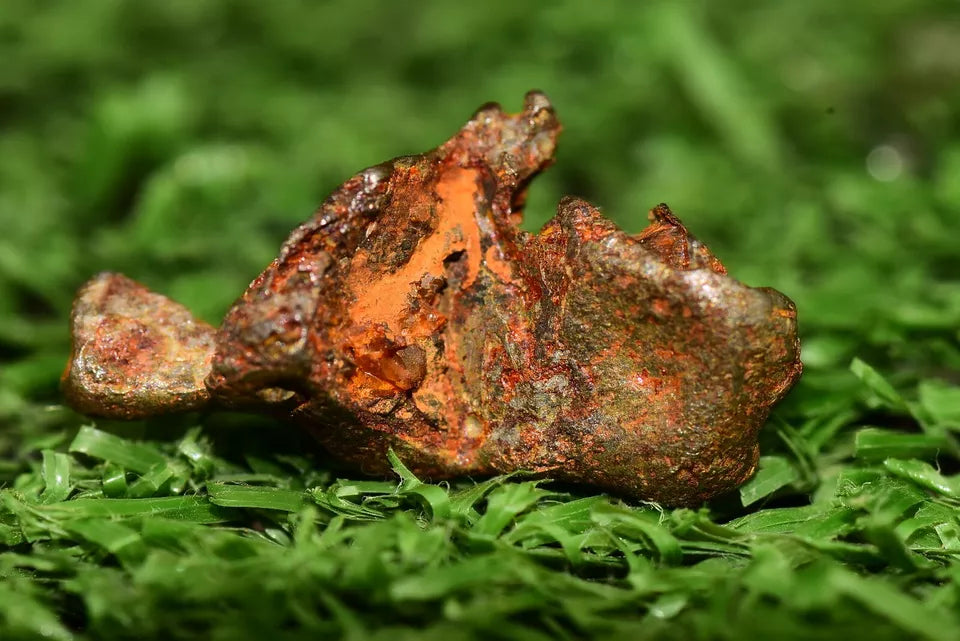 Meteorite Golden Pallasite full fragment 2.49 grams - MeteoriteNwa.com